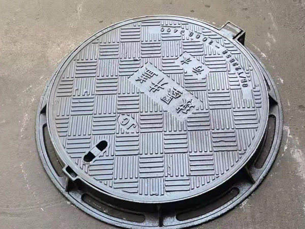 球墨鑄鐵井蓋怎么打開？